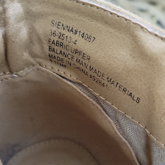 Comfort View Sienna Ankle Bootie, Womens 9.5 Tan Embroidered Heel, Zip Up - Picture 3 of 9